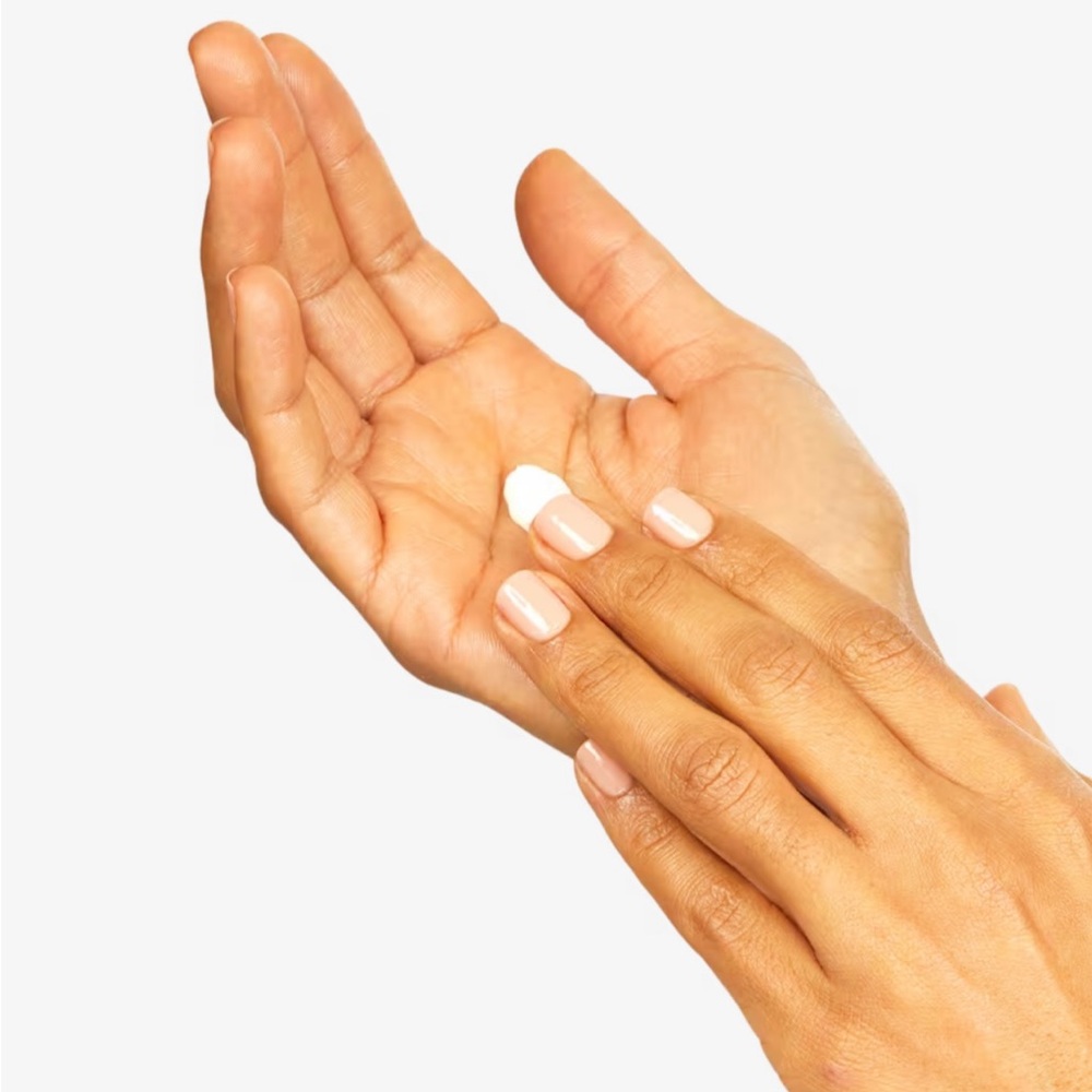 No7's Protect & Perfect Intense Advanced Nourishing Hand & Nail Treatment - Picture 3 of 4